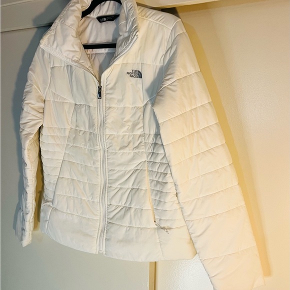The North Face Women’s Outdoor White Activewear Puffer Jacket Size M - Picture 3 of 8